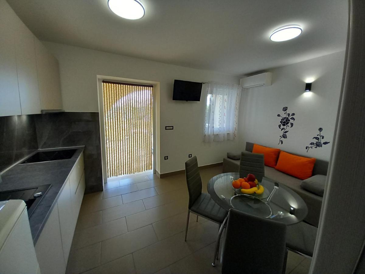 Apartmani Nizic Jadranovo Exterior photo